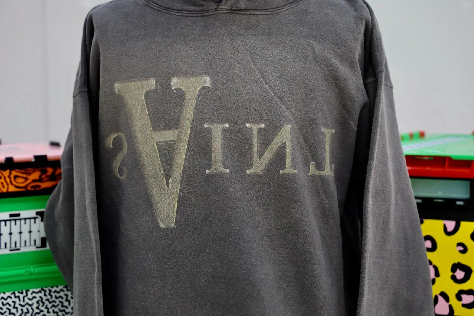 SAINT Mxxxxxx HOODIE/ANARCHY/BLK Mirror reverse SAINT hooded sweatshirt/ANARCHY barrage virgin hoodie S-XL Assute dyeing, heavy washing and water fading, multi-bit wormhole destruction treatment, genuine plate opening and mold opening, the difference is shown in the picture to make the product! Authentic level printing process, correct main mark/wash mark ⚠️Note: This model does not have the little angel mark
